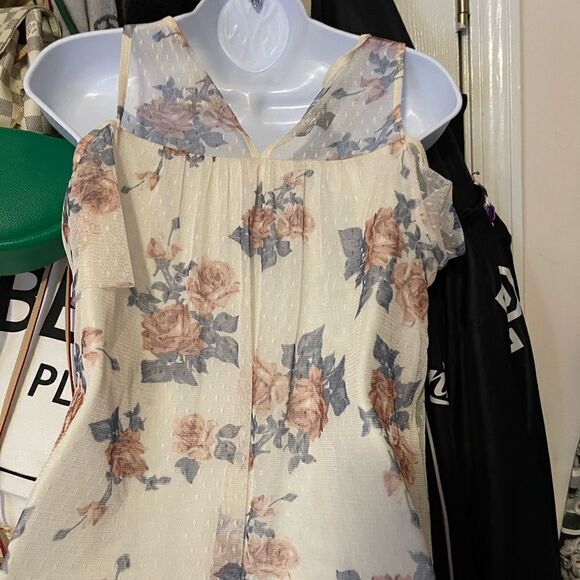 2/$15 Cold shoulder lace floral tank - Picture 4 of 4